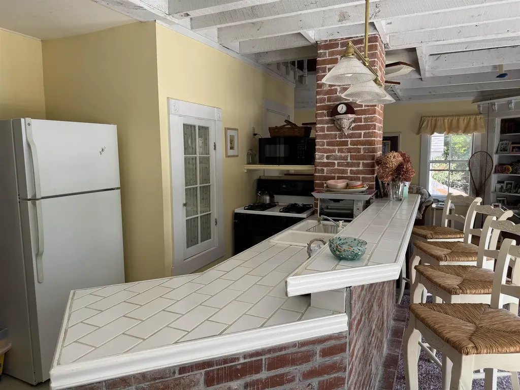 37 Old Ledge Road Holderness NH 03245