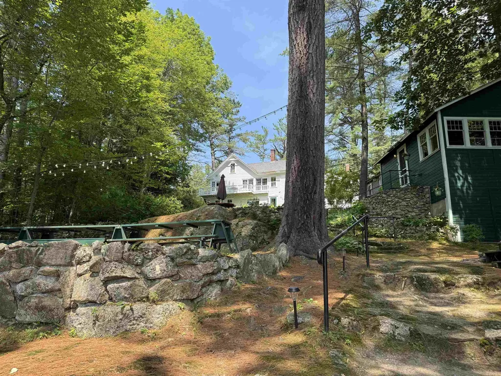 37 Old Ledge Road Holderness NH 03245