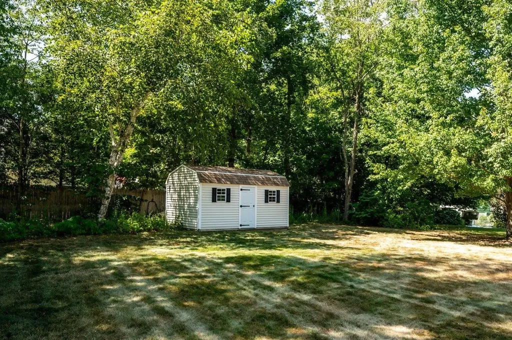 8 Westwood Circle Dover NH 03820