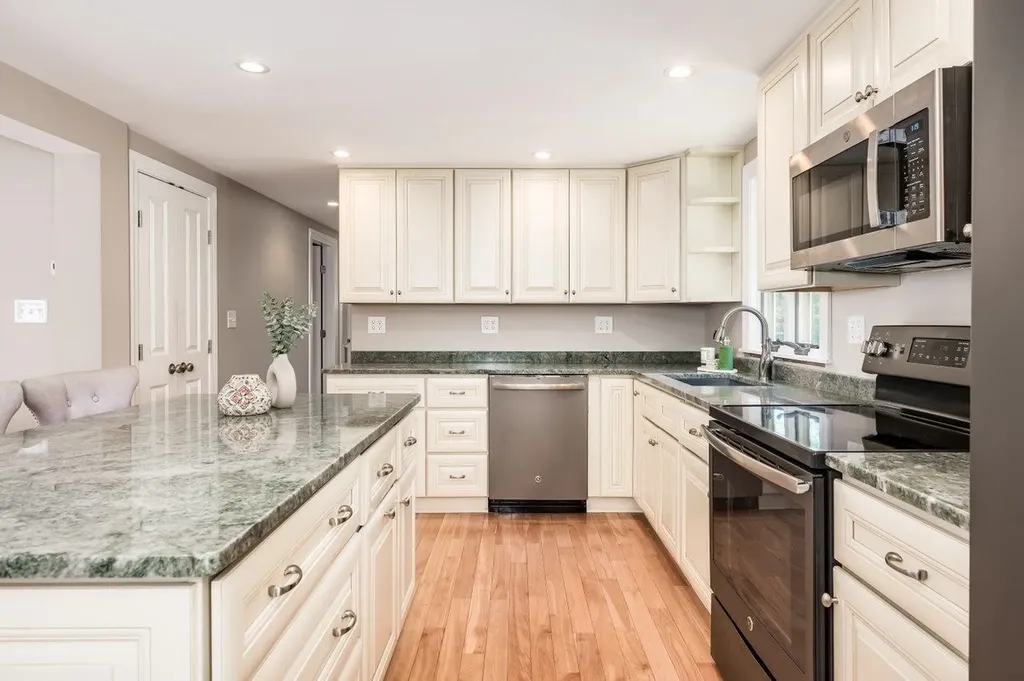 8 Westwood Circle Dover NH 03820