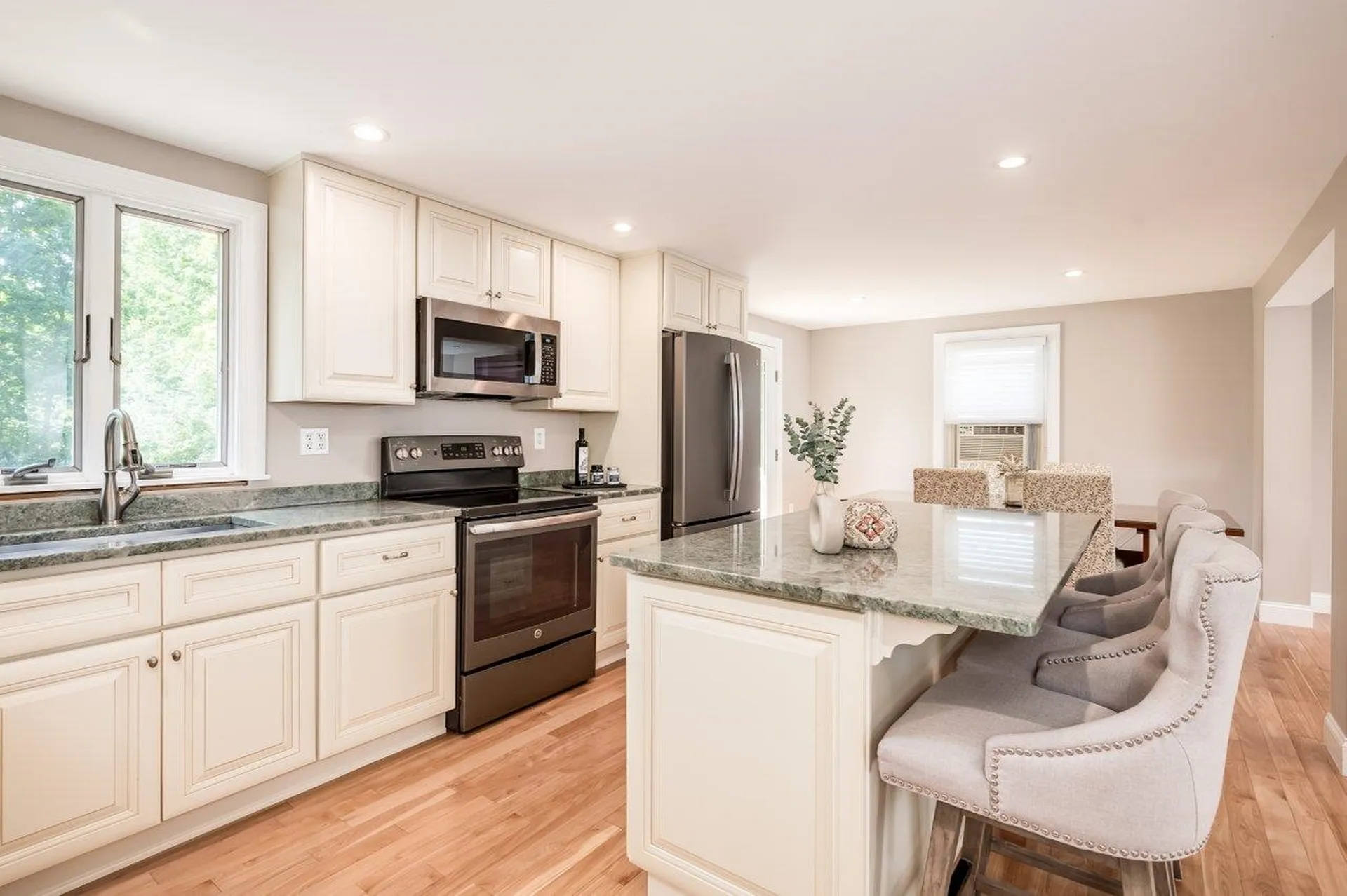 8 Westwood Circle Dover NH 03820