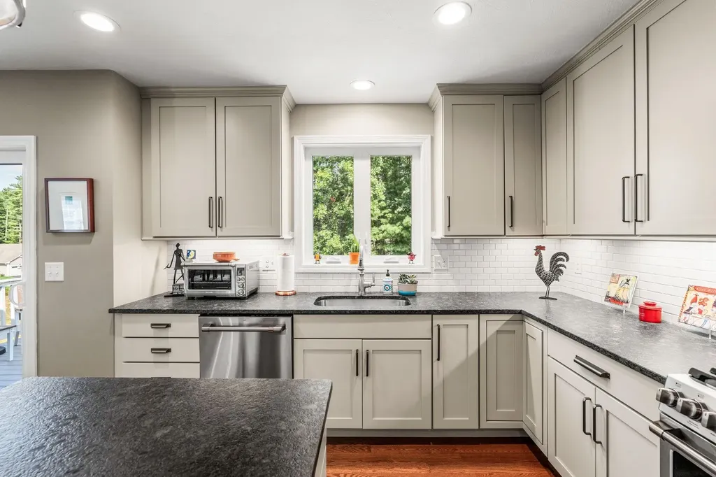 22 Cobbett Lane Hollis NH 03049