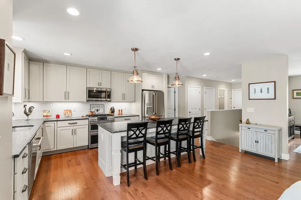 22 Cobbett Lane Hollis NH 03049