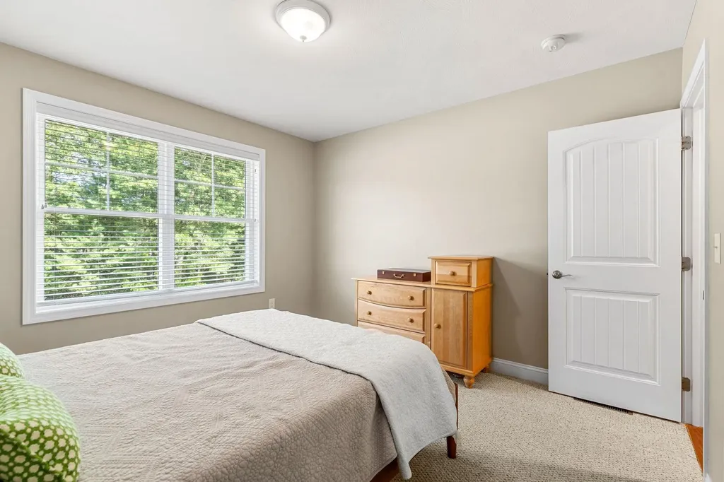 22 Cobbett Lane Hollis NH 03049