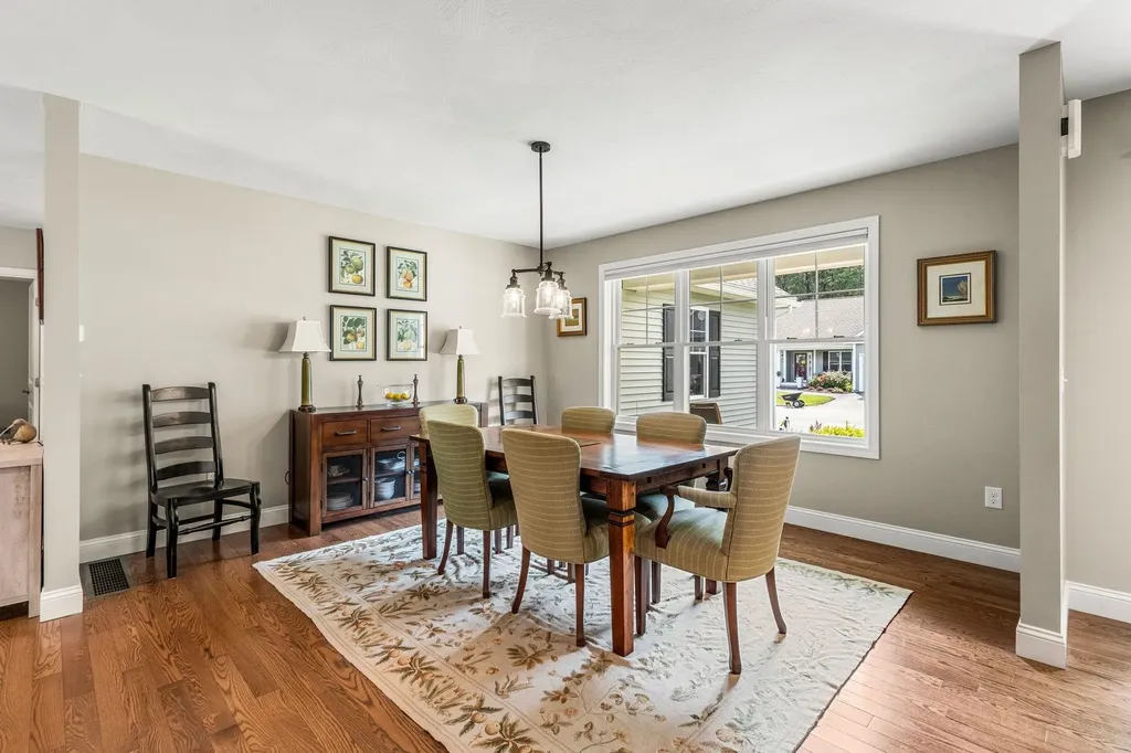 22 Cobbett Lane Hollis NH 03049