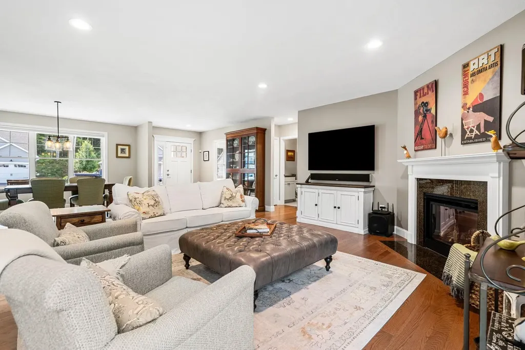 22 Cobbett Lane Hollis NH 03049
