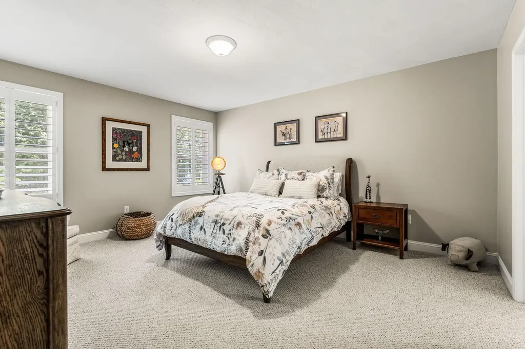 22 Cobbett Lane Hollis NH 03049
