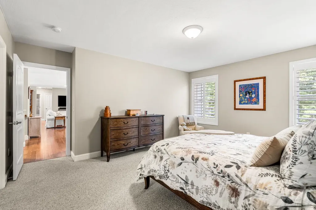 22 Cobbett Lane Hollis NH 03049