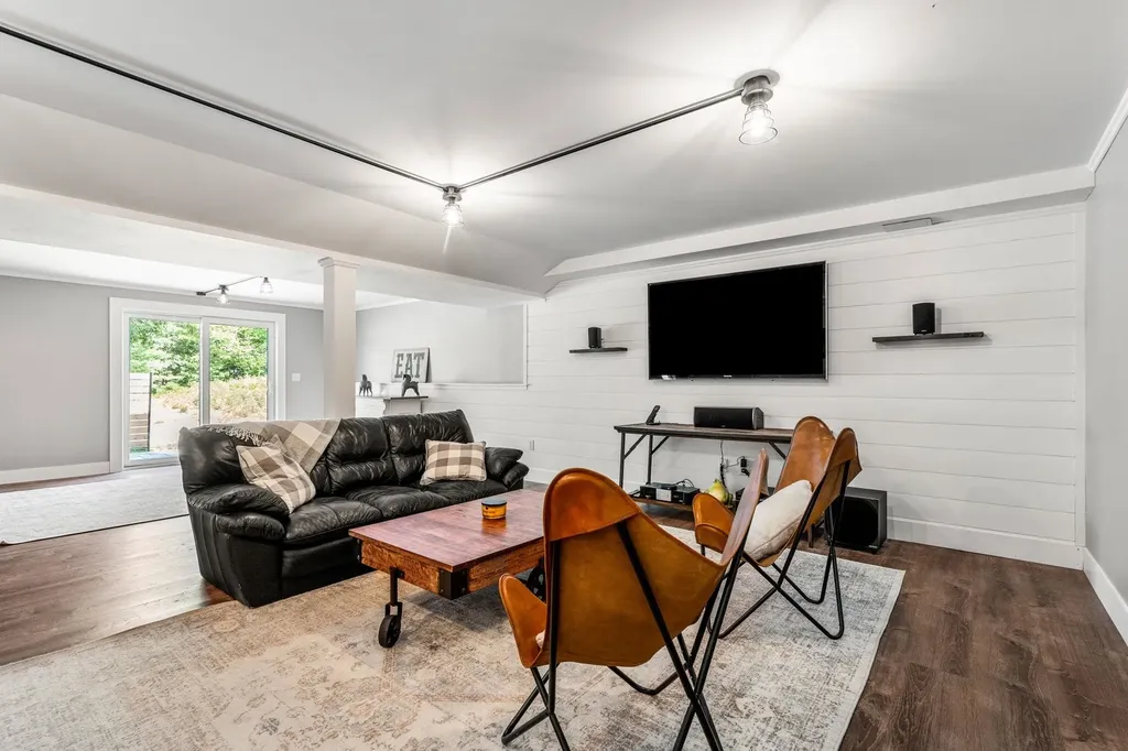 22 Cobbett Lane Hollis NH 03049