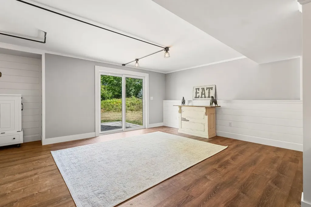 22 Cobbett Lane Hollis NH 03049
