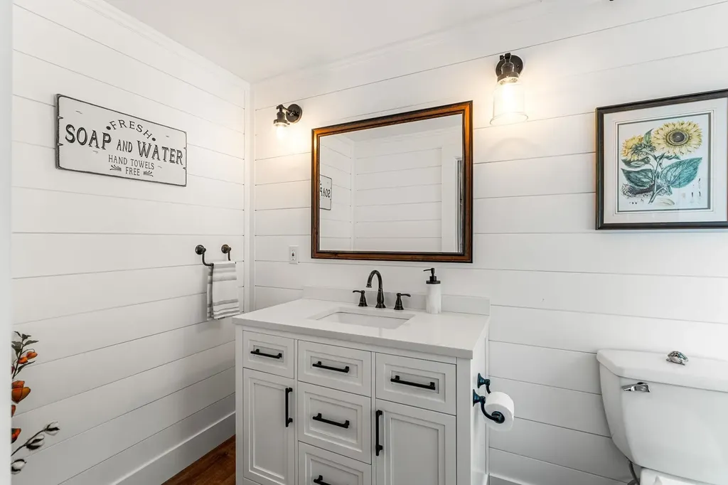 22 Cobbett Lane Hollis NH 03049