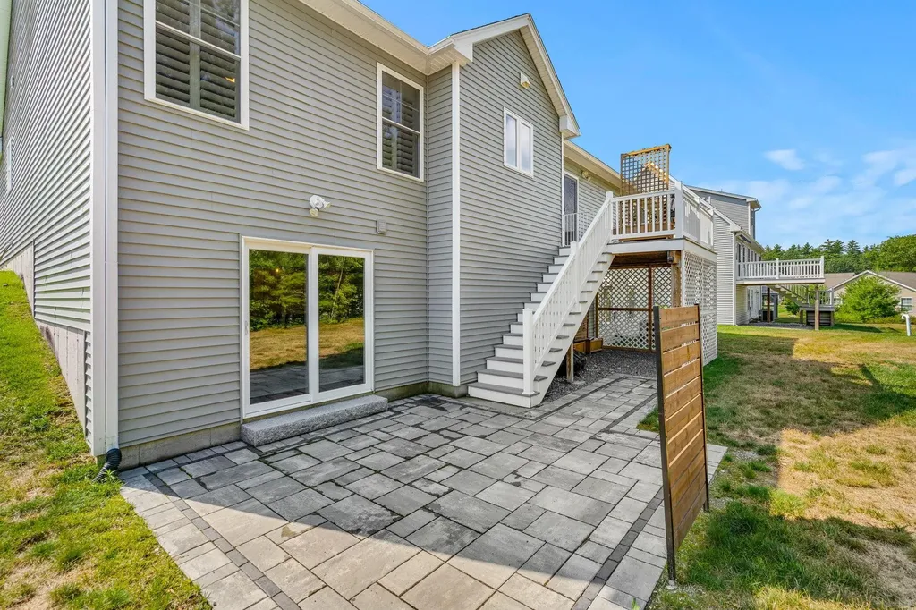 22 Cobbett Lane Hollis NH 03049