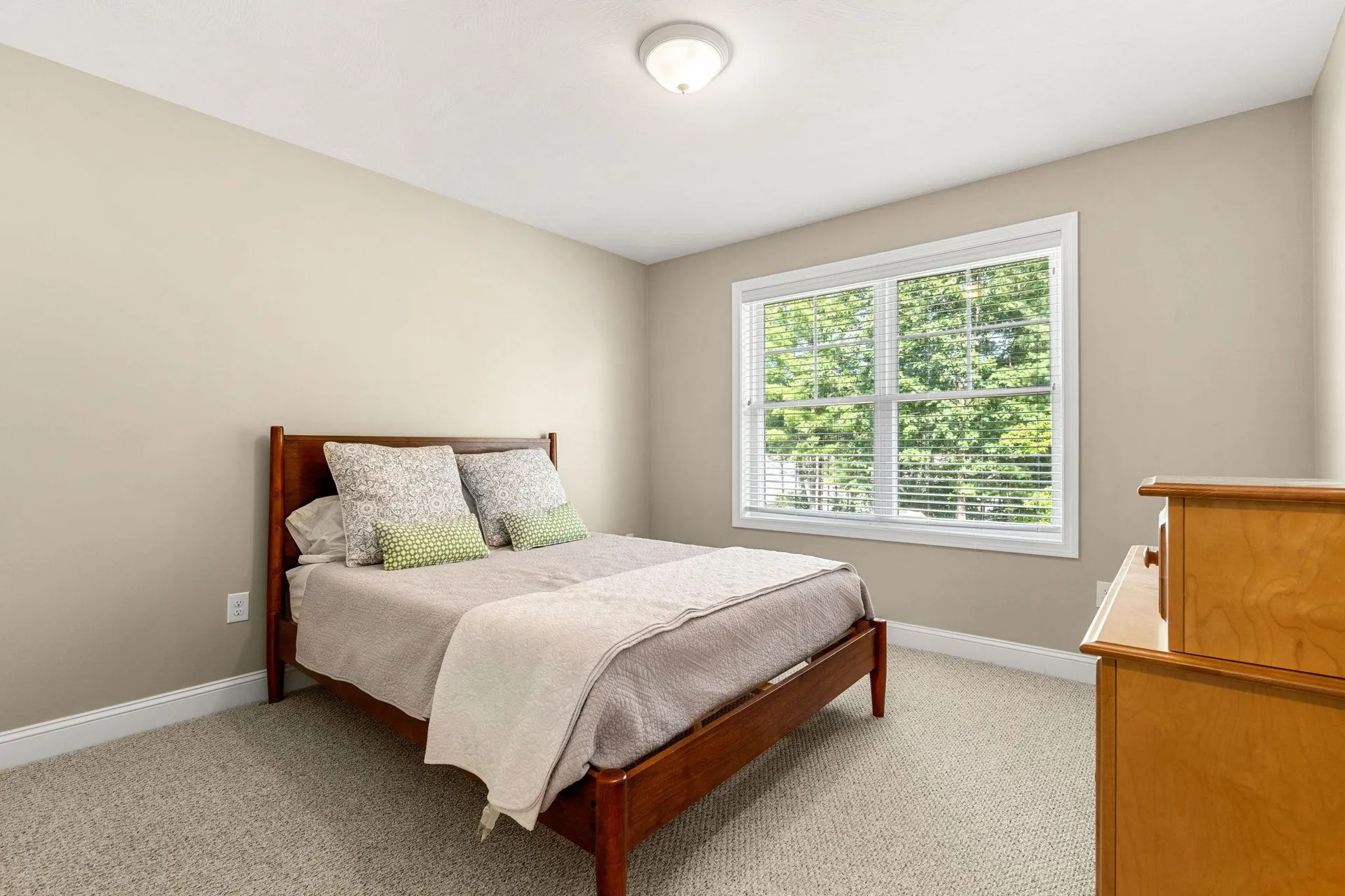 22 Cobbett Lane Hollis NH 03049