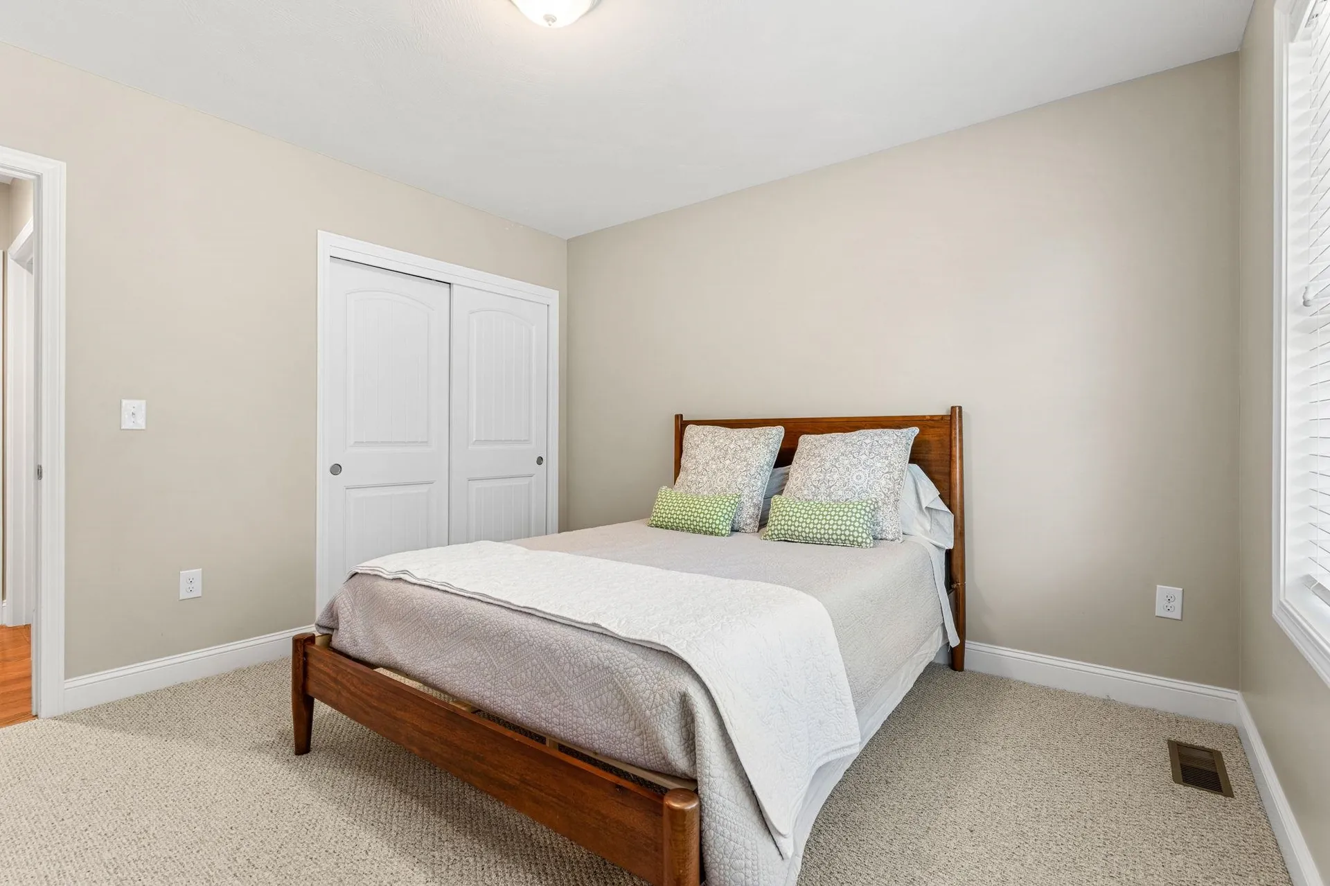 22 Cobbett Lane Hollis NH 03049