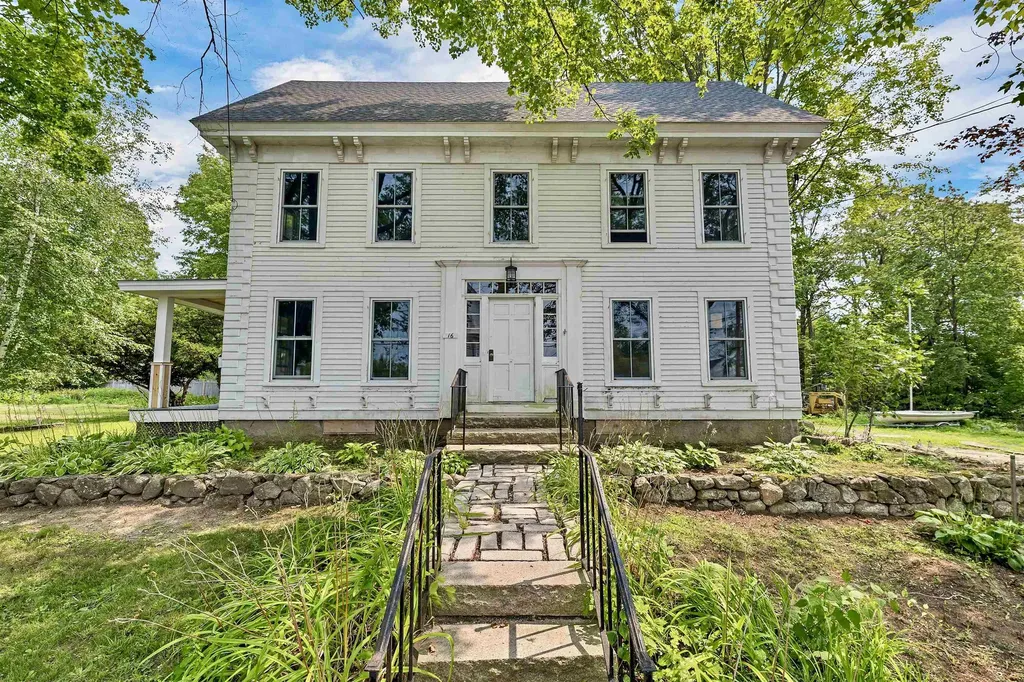 16 Green Street Wolfeboro NH 03894