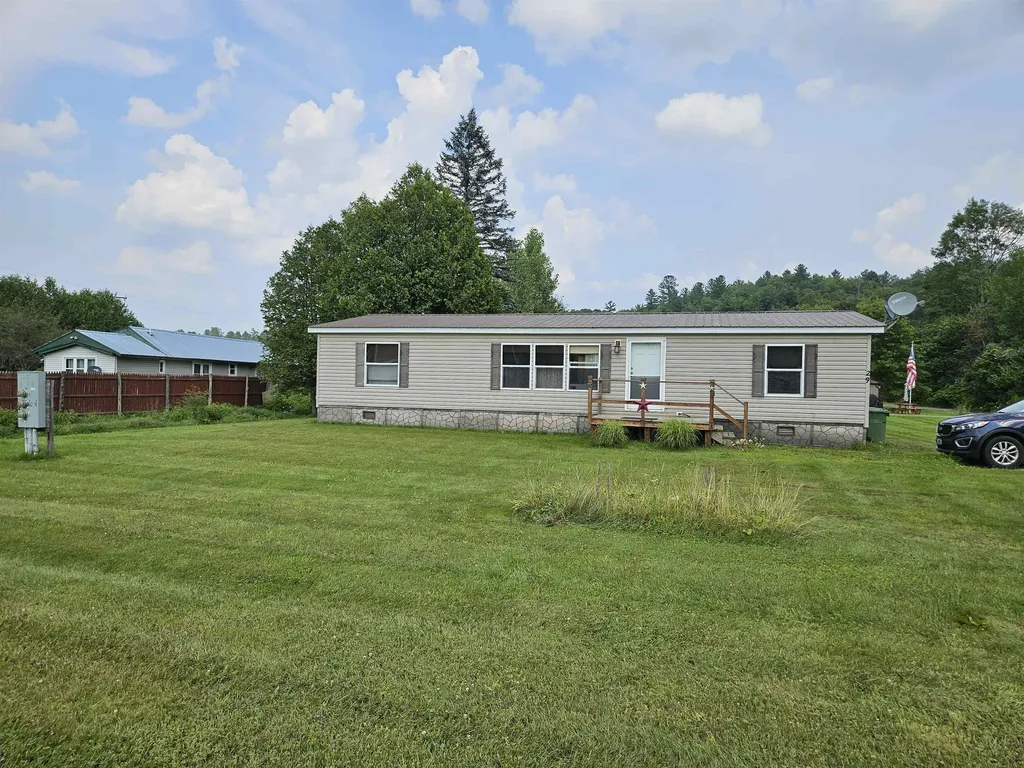 29 Anair Drive Hardwick VT 05843-4423