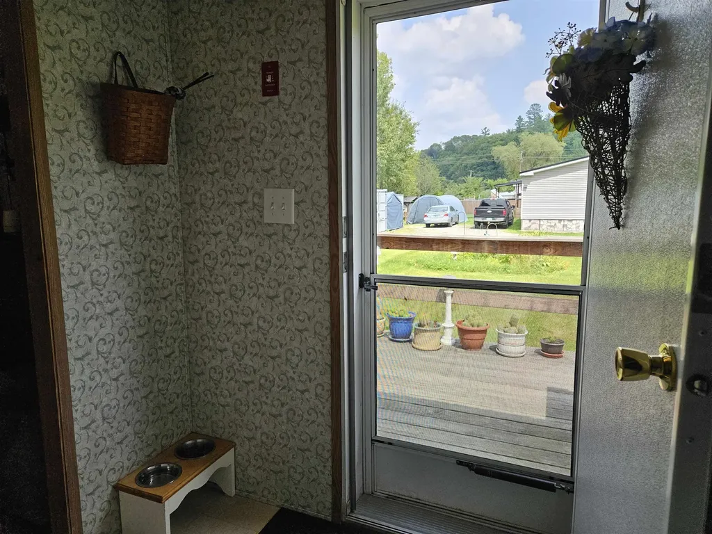 29 Anair Drive Hardwick VT 05843-4423