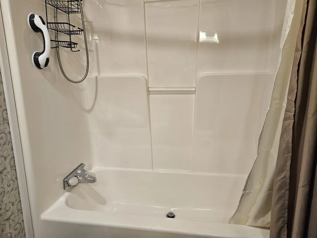 29 Anair Drive Hardwick VT 05843-4423