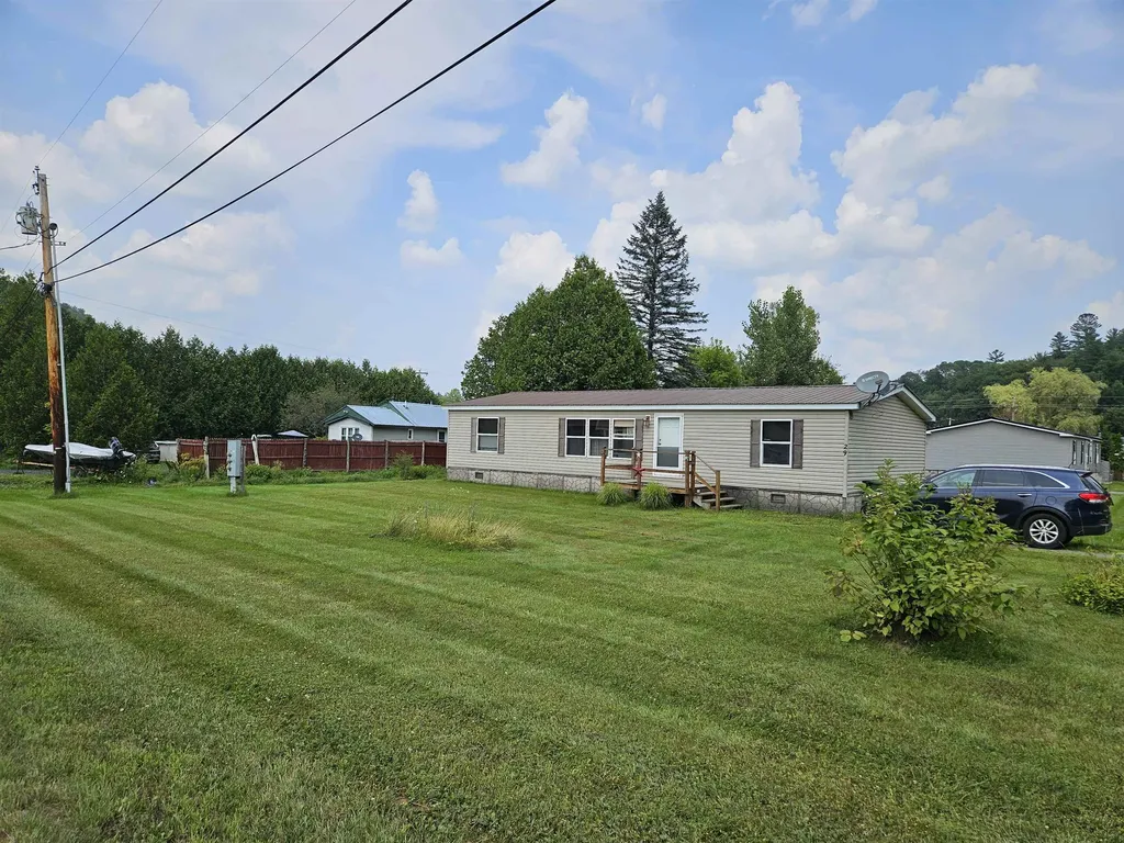 29 Anair Drive Hardwick VT 05843-4423