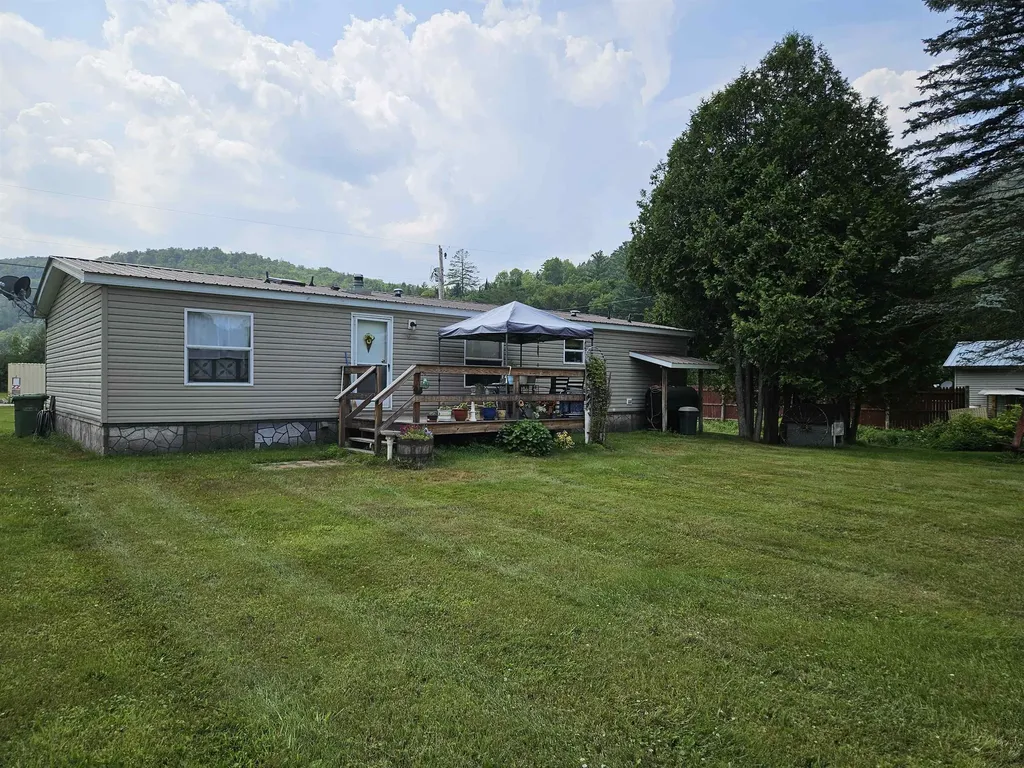 29 Anair Drive Hardwick VT 05843-4423