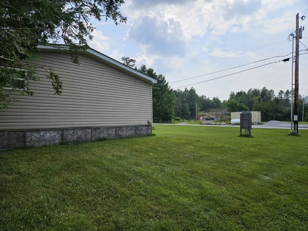 29 Anair Drive Hardwick VT 05843-4423