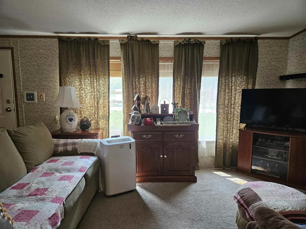 29 Anair Drive Hardwick VT 05843-4423