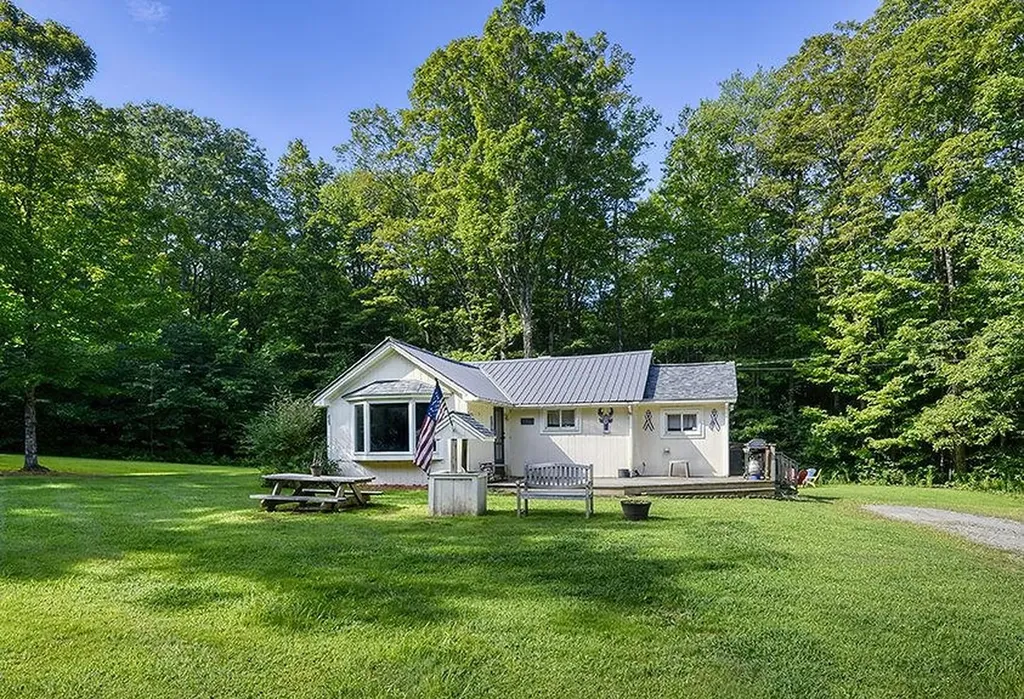 552 Valley Road Walpole NH 03608