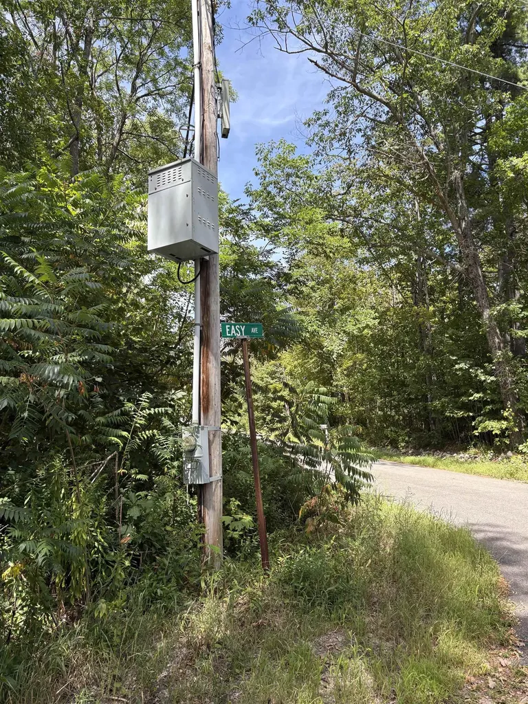 19 Easy Avenue Albany NH 03818