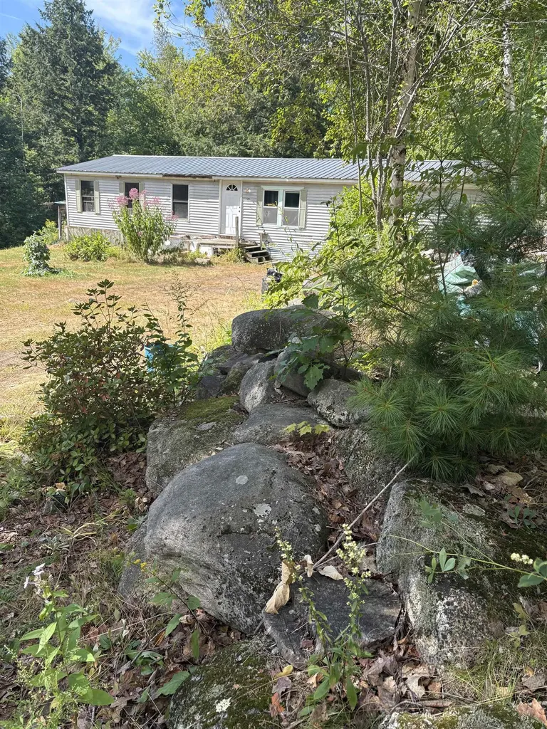 19 Easy Avenue Albany NH 03818