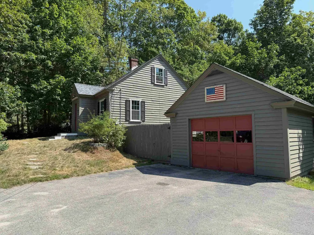 23 Elm Street Wolfeboro NH 03894
