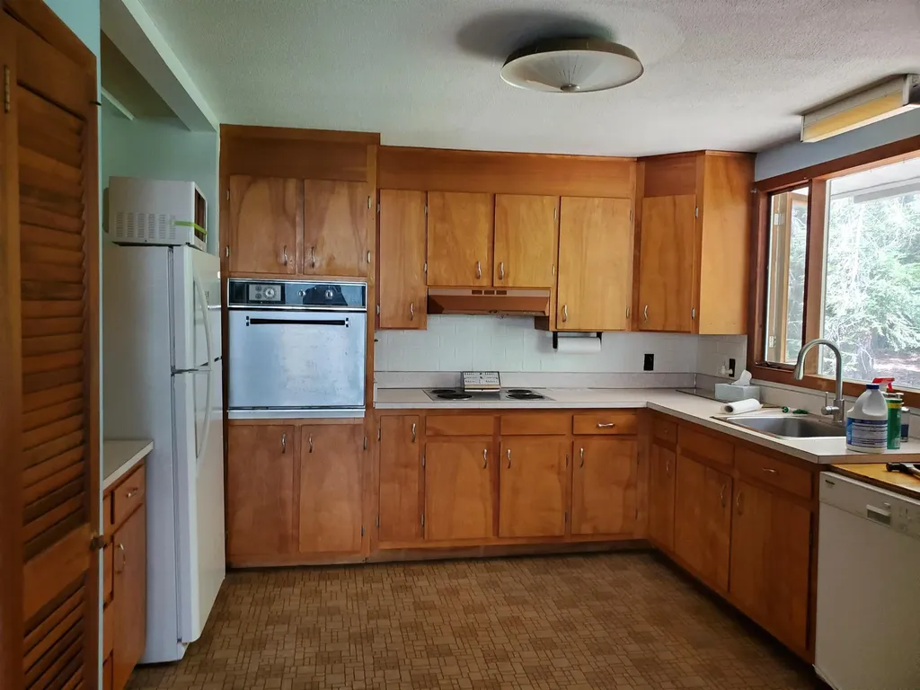 339 Lakeshore Drive New London NH 03257