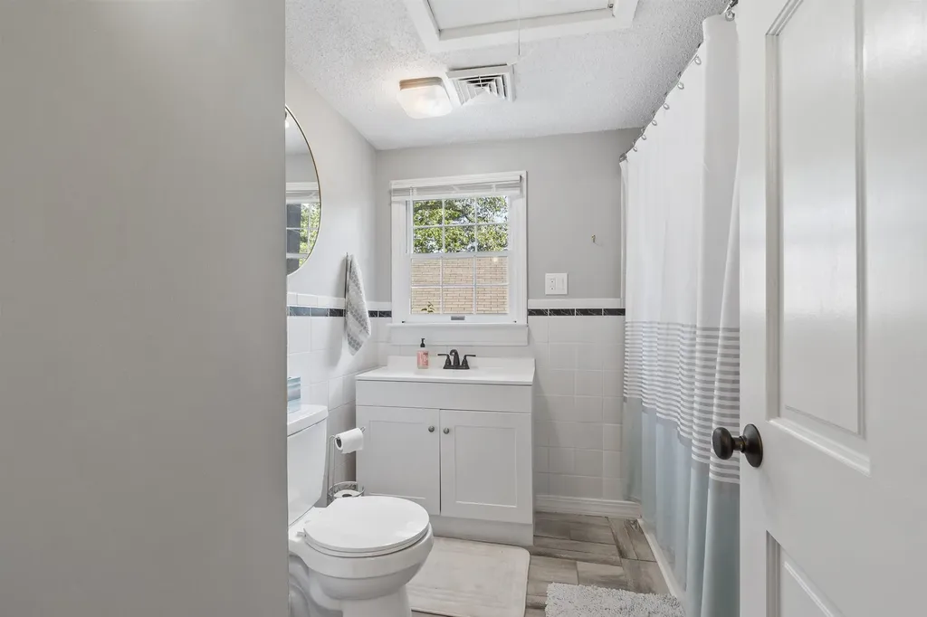 32 Main Street Kingston NH 03848