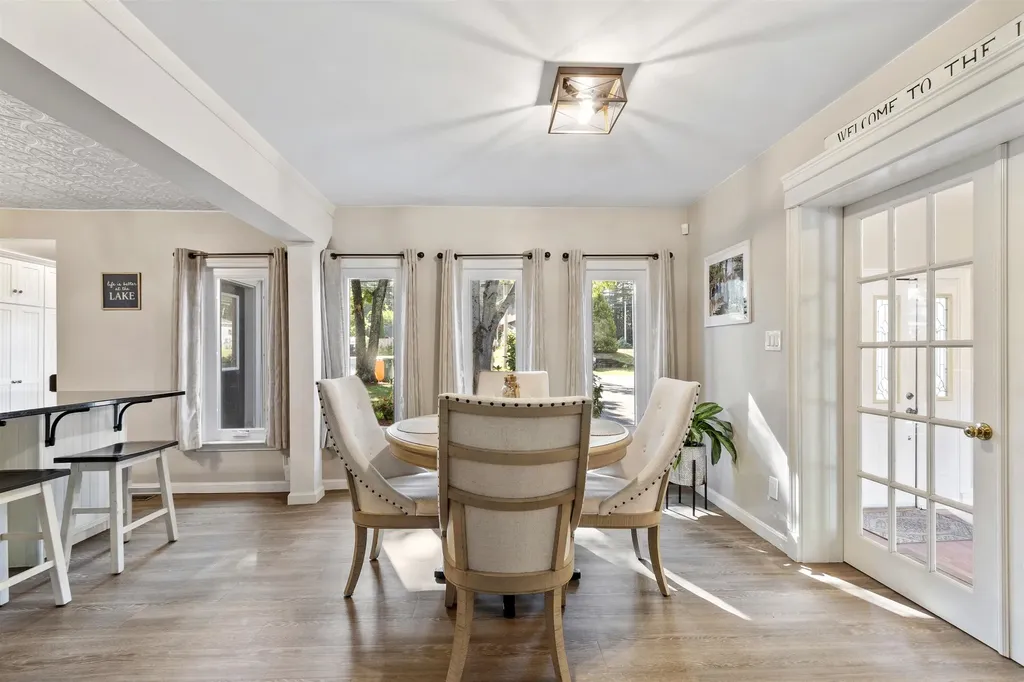 32 Main Street Kingston NH 03848