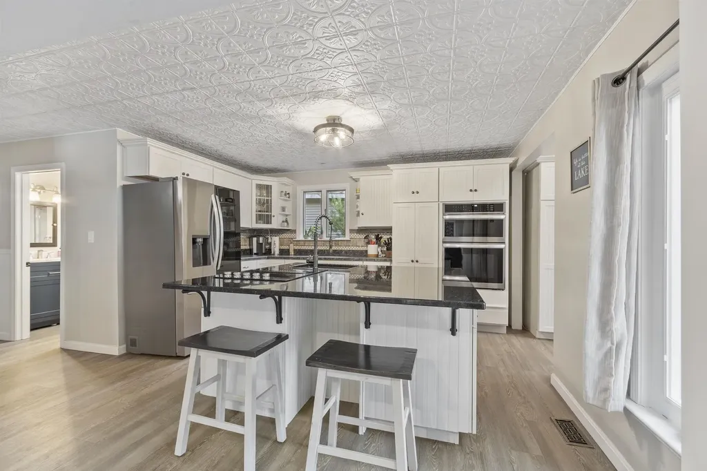 32 Main Street Kingston NH 03848