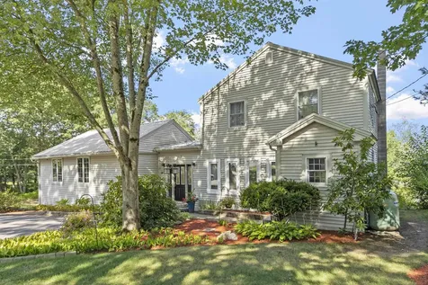 32 Main Street Kingston NH 03848