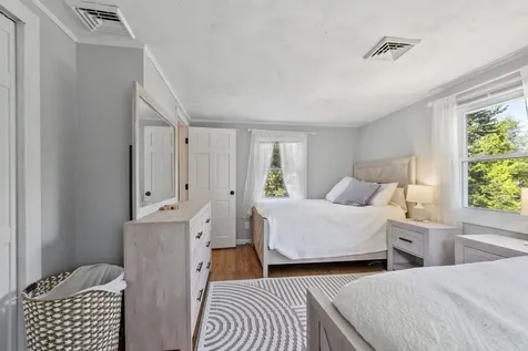 32 Main Street Kingston NH 03848