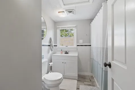 32 Main Street Kingston NH 03848