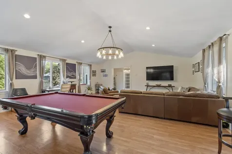 32 Main Street Kingston NH 03848