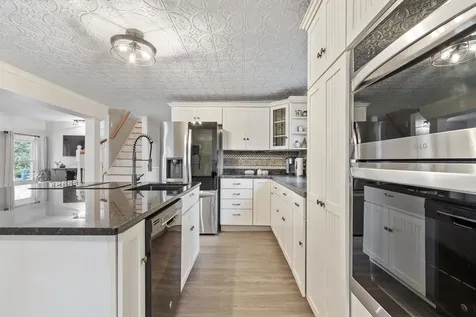 32 Main Street Kingston NH 03848