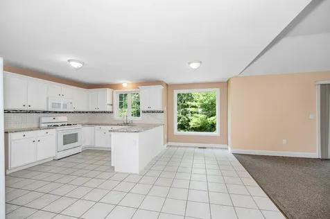 12 Hibiscus Way Nashua NH 03062