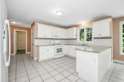 12 Hibiscus Way Nashua NH 03062