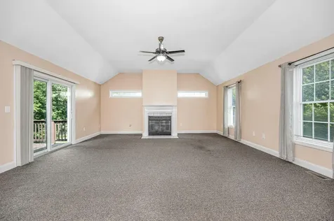 12 Hibiscus Way Nashua NH 03062