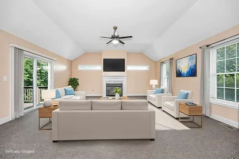 12 Hibiscus Way Nashua NH 03062