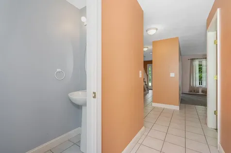 12 Hibiscus Way Nashua NH 03062