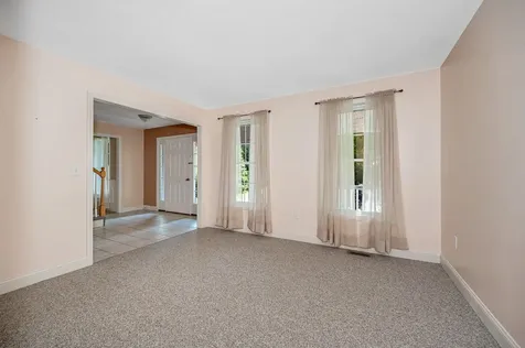 12 Hibiscus Way Nashua NH 03062