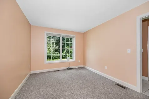 12 Hibiscus Way Nashua NH 03062