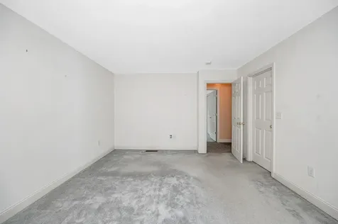 12 Hibiscus Way Nashua NH 03062