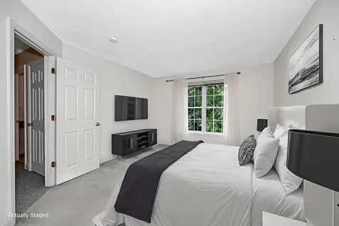 12 Hibiscus Way Nashua NH 03062