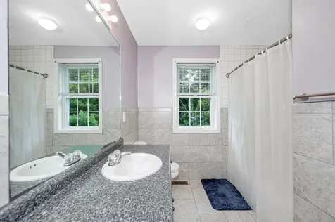 12 Hibiscus Way Nashua NH 03062