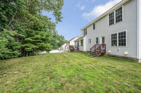 12 Hibiscus Way Nashua NH 03062